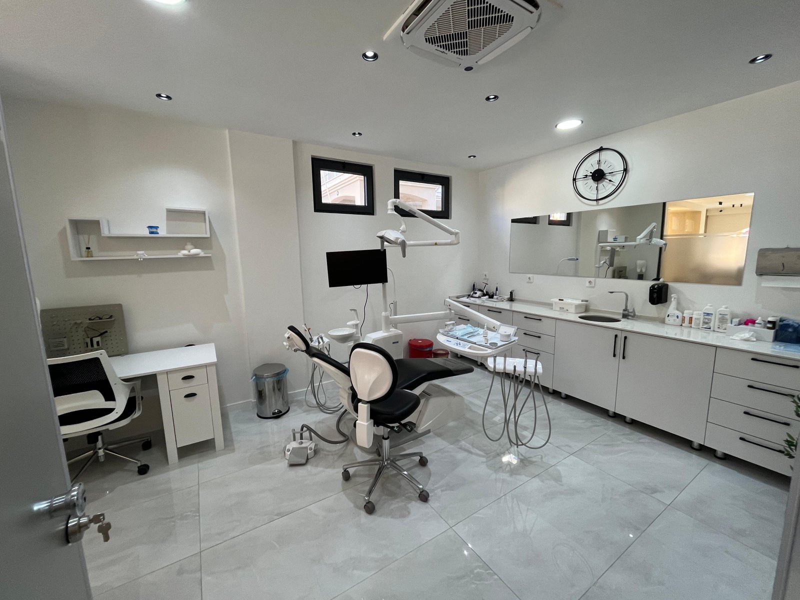 Dt. Yüksel Taşdemir Dental Clinic — Muayene Odası